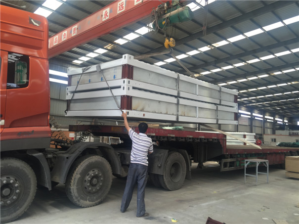 組裝活動房裝車